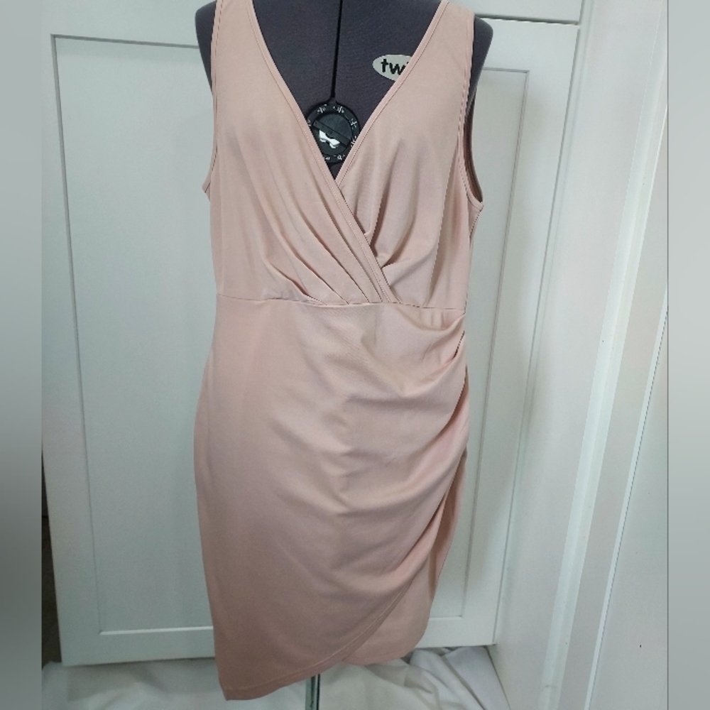 Elegant Pink Sleeveless Dress